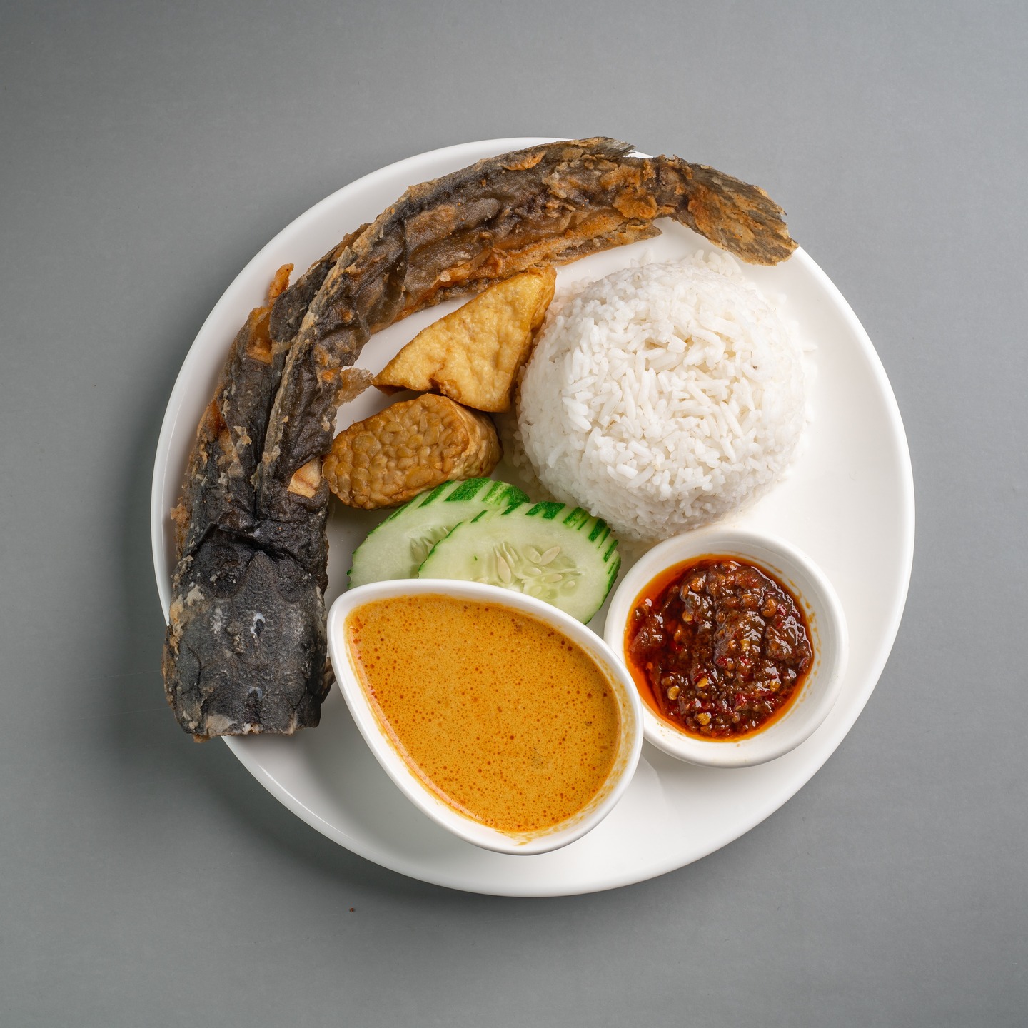 Nasi Ikan Lele Penyet